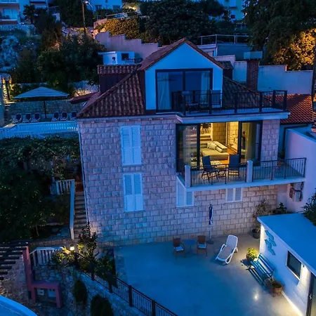 Vera Villa *